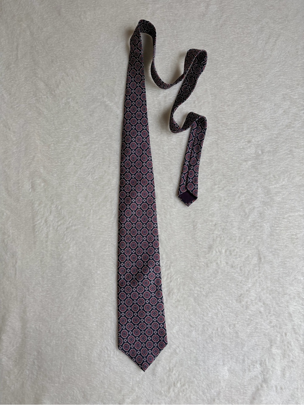 Vintage Bert Pulitzer Geometric Medallion Mens Necktie in Navy, Burgundy & White - Picture 7 of 7